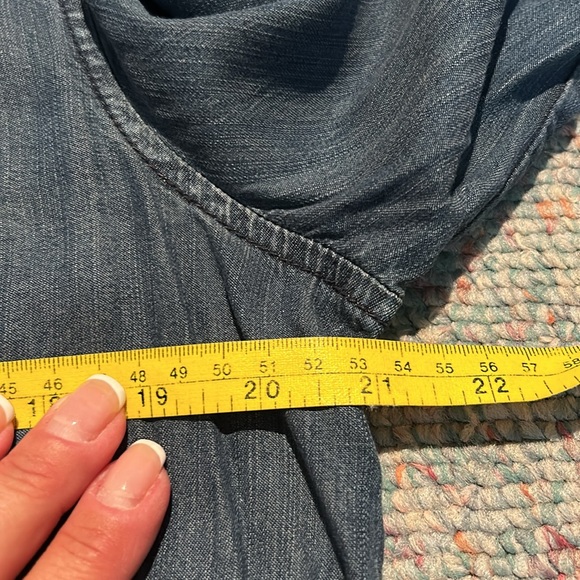 EUC Ladies size 0 jeans shirt from Maurice’s - Picture 7 of 10